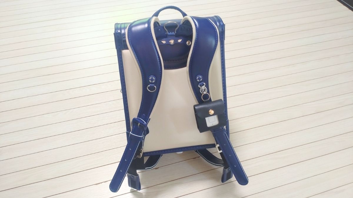 ランドセルにつけたみてねGPSトーク皮ケース